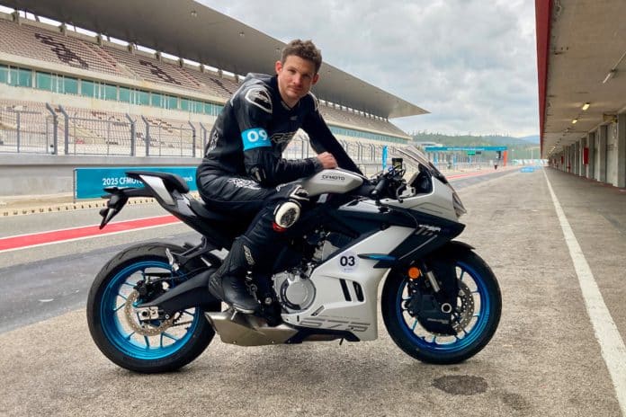 2025 CFMoto 675SR-R