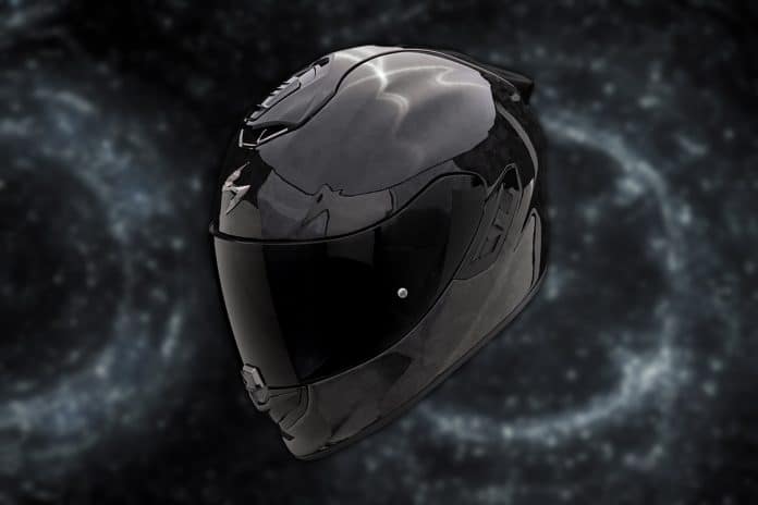 Scorpion EXO 1400 EVO 2 Onyx Carbon Air: premium helm voor tourrijders