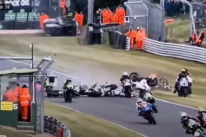 Gitzwarte BSB-openingsronde op Oulton Park