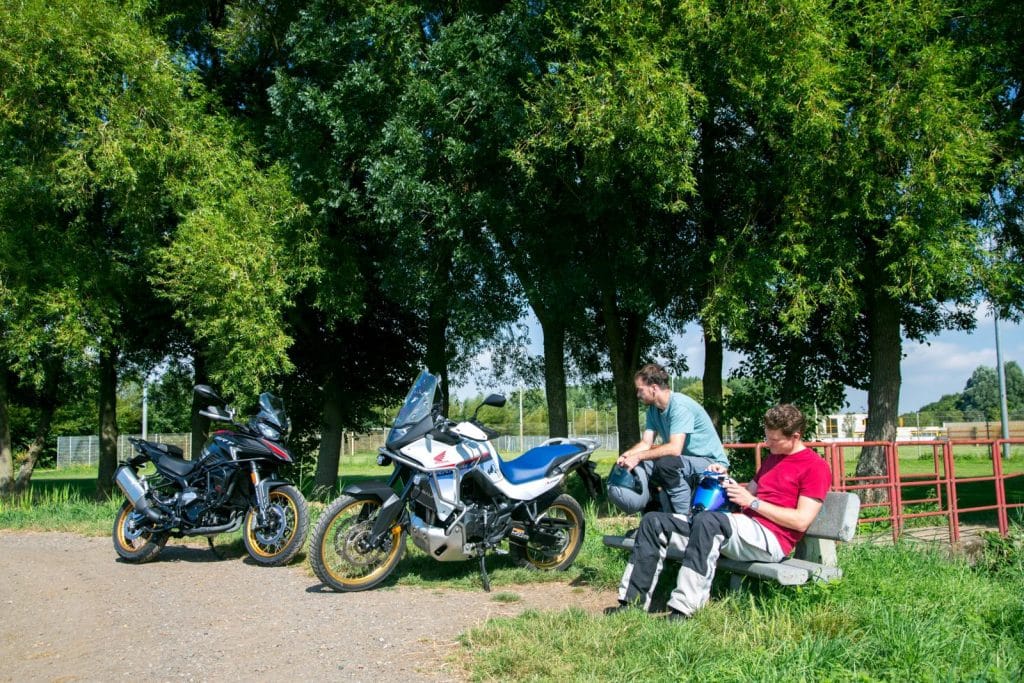 Honda XL750 Transalp vs. QJMotor SRT 800 SX