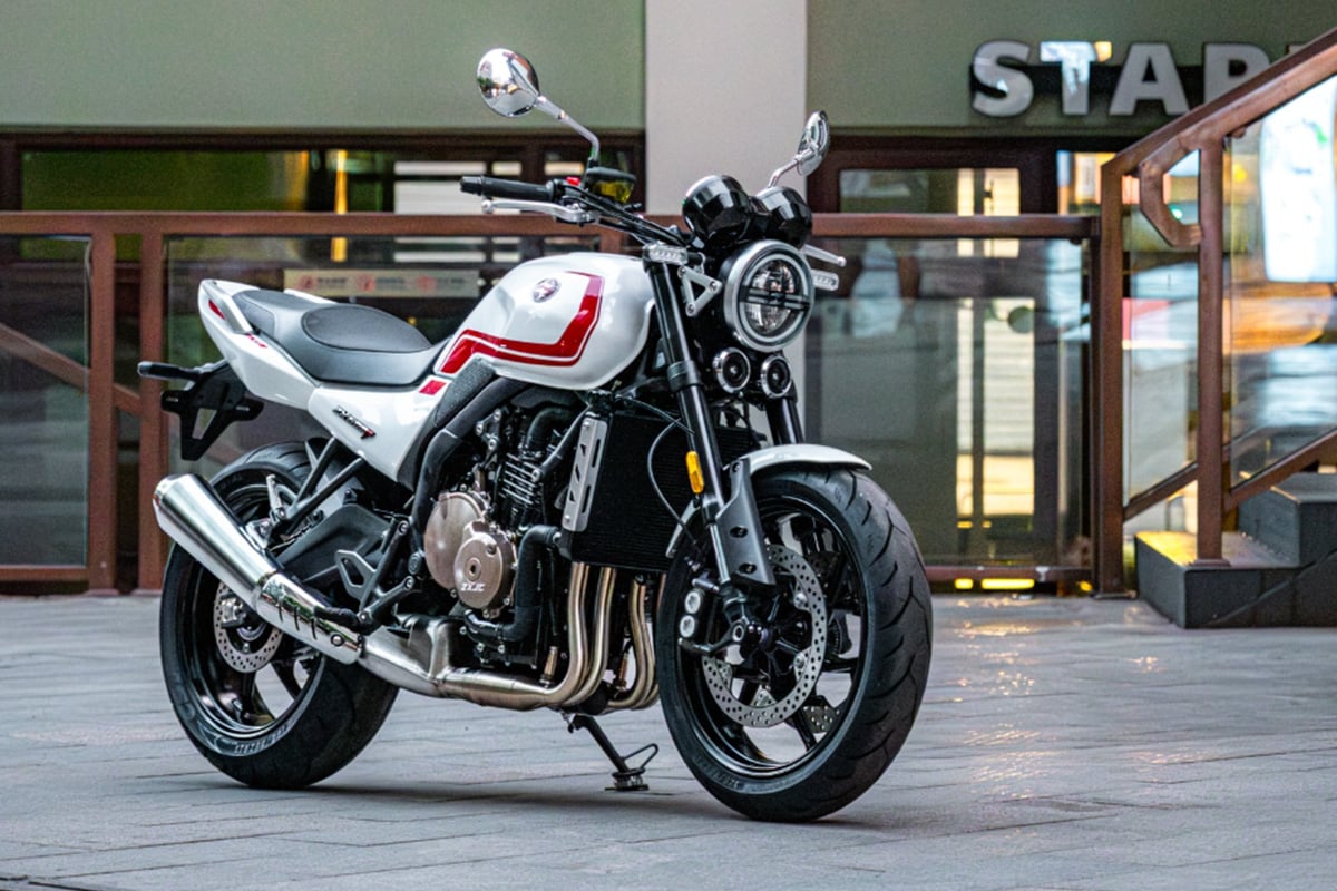 §s§ Honda CB400 SF-kloon ZXMoto 500 F verschijnt vóórdat Honda zijn