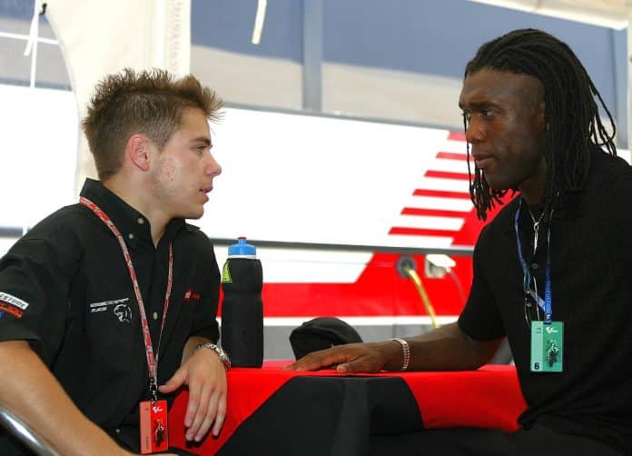 De eerste drie seizoenen van zijn GP-carrière reed Álvaro Bautista (l) voor het team van de Nederlandse profvoetballer Clarence Seedorf (r).