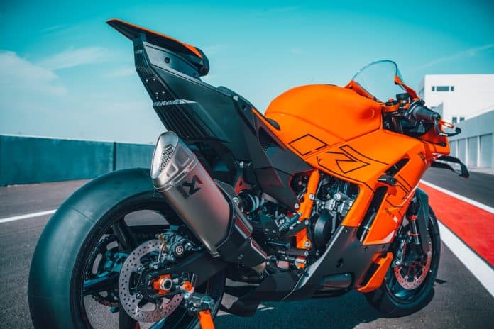 2026 KTM 990 RC R (2)