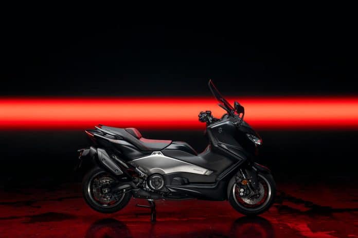 Yamaha-TMAX-25-Jaar-innovatie-en-stijl