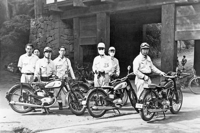 1954 Yamaha YA1 test with Genichi Kawakami on right_preview