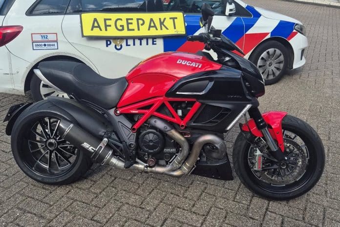 Politie motor afgepakt