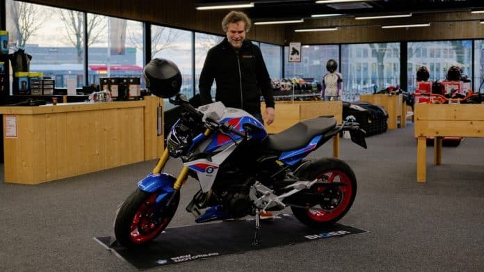 Win een nieuwe BMW motor en geweldige andere prijzen bij Motorkledingstore