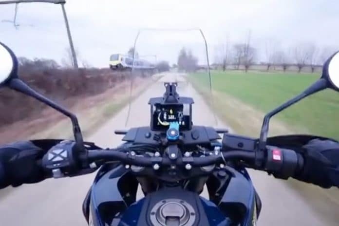 Motortrein Motor tegen trein dumpert