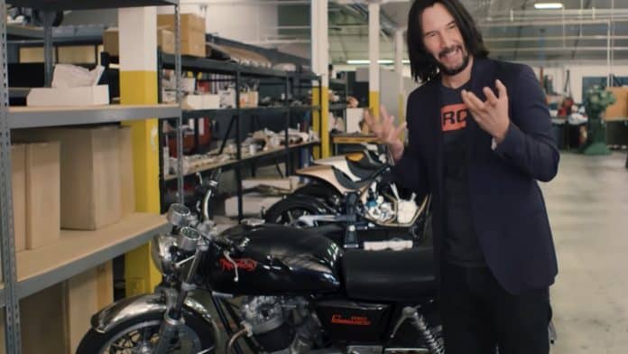 Keanu Reeves laat zijn meest waardevolle motoren zien