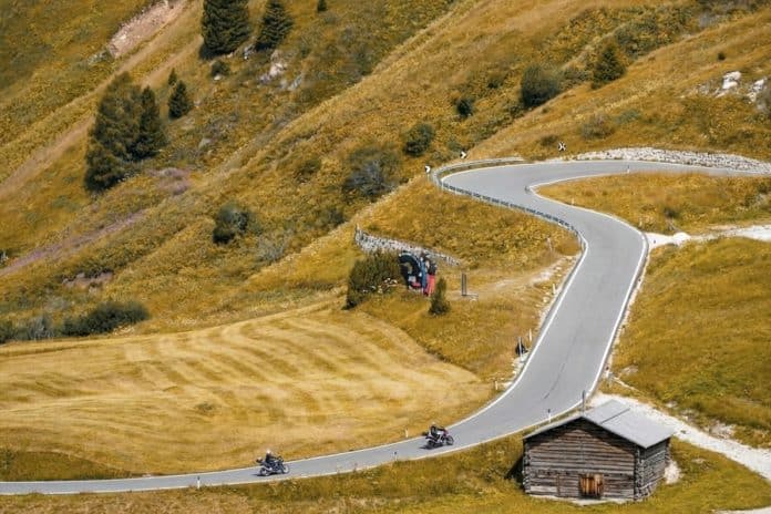 Grödner Joch dicht voor motoren: Zuid-Tirol kiest voor rust boven toerisme