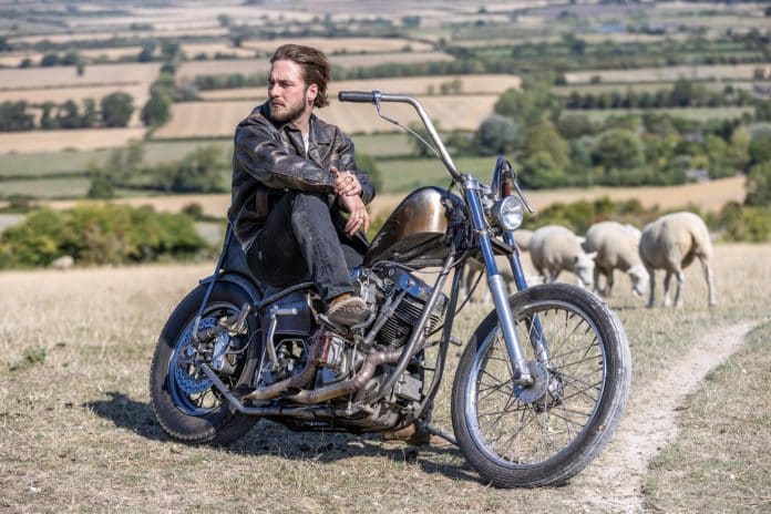Bier, pizza en pie-cuts: Het verhaal achter Lew Hilsdons grungy Harley-chopper