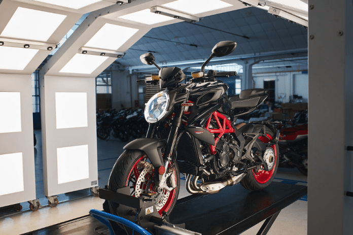 MV Agusta presenteert Brutale 800 Nero Carbonio