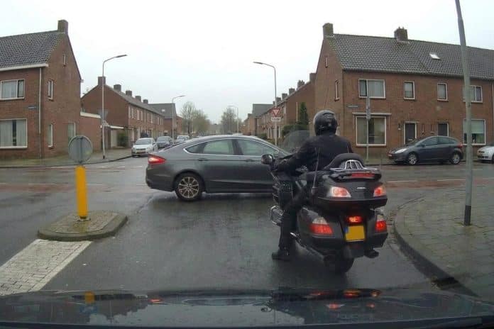 auto geeft geen voorrang