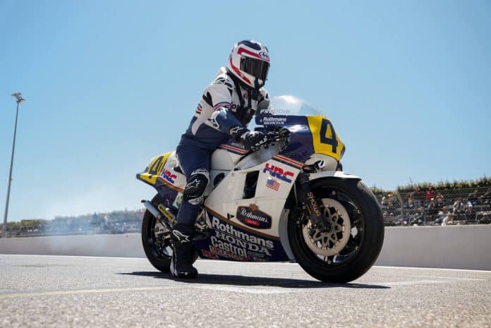574790_Old_school_reborn_CB1000F_showcased_at_two_major_events_in_France_where