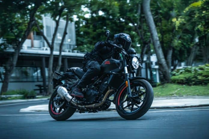 Royal Enfield Guerrilla 450 APEX 2026