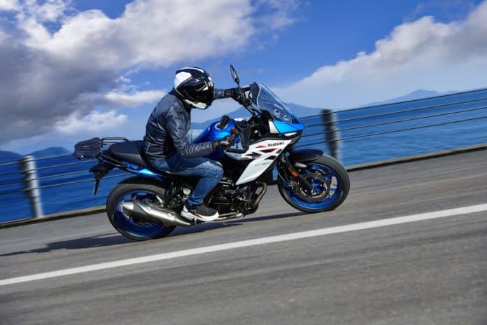 SV650GXRQM7_action_102_1250