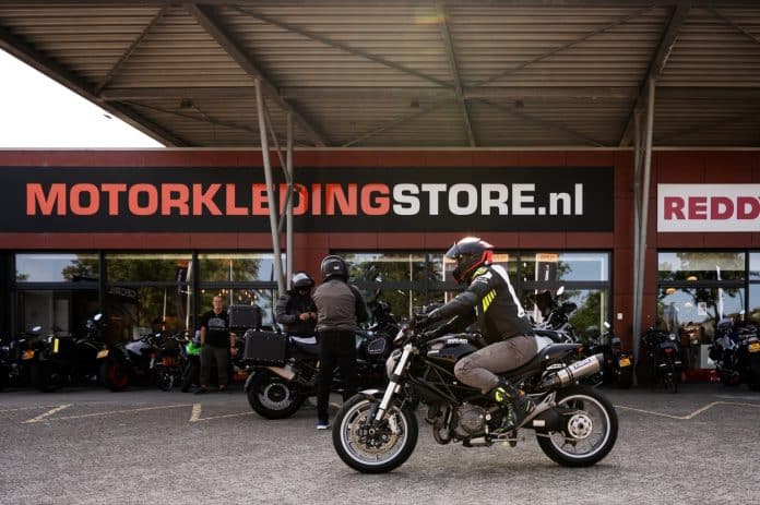 motorkledingstore-hemelvaartsdag-open-2026-1_1250