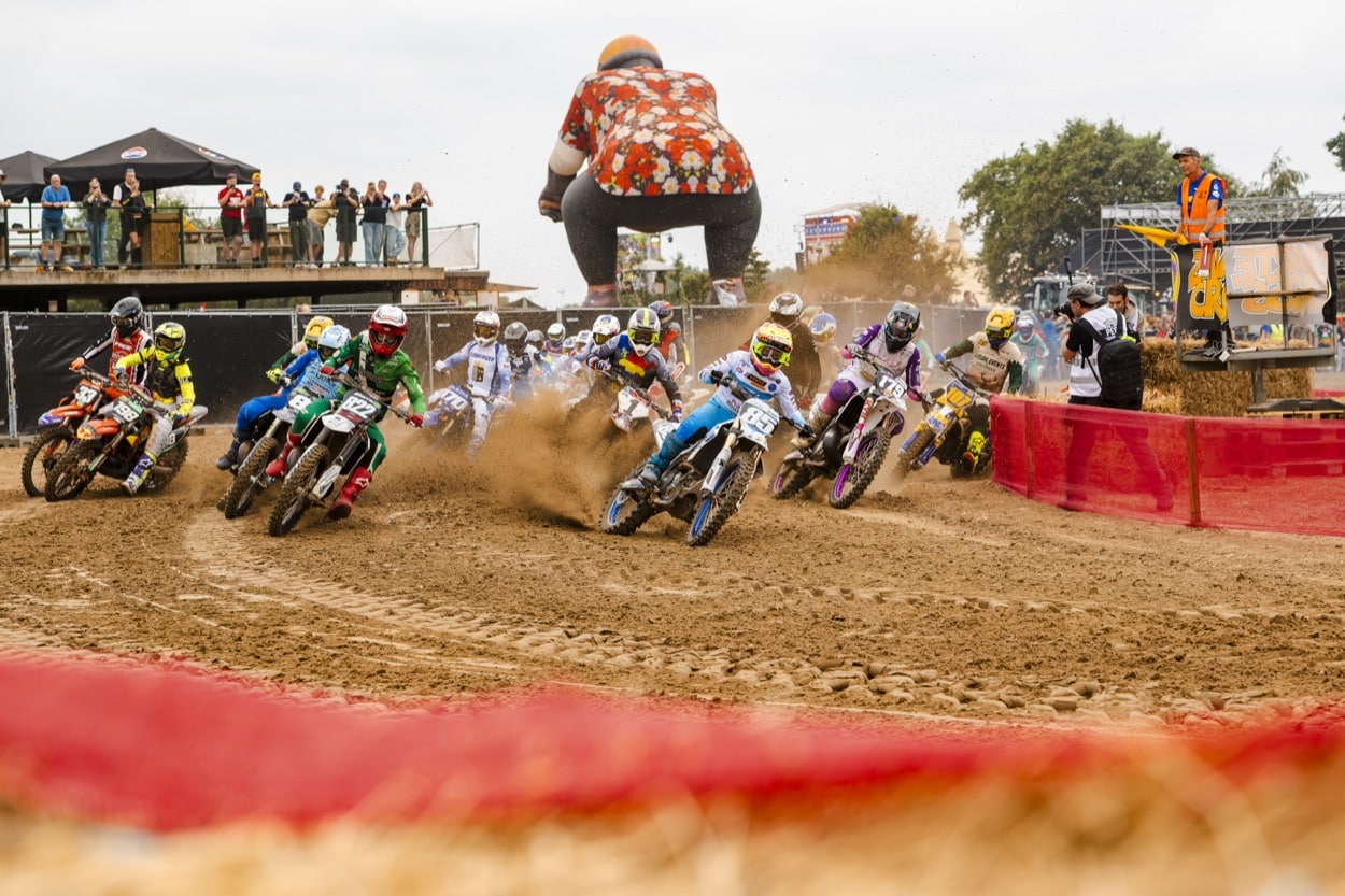 Zwarte Cross introduceert strijdkreet ‘Rikie Forever!’ ter ere van Tante Rikie