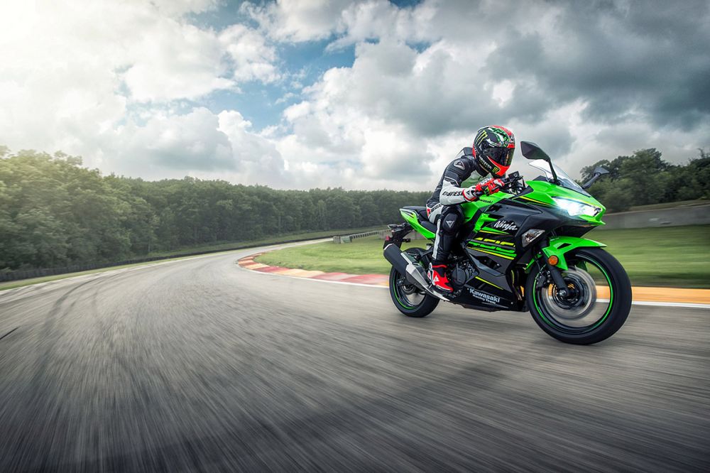 2018-kawasaki-ninja-400-00