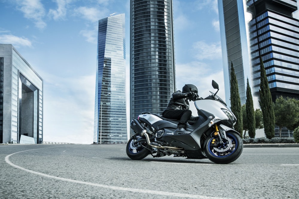2018-yamaha-tmax-sport-00